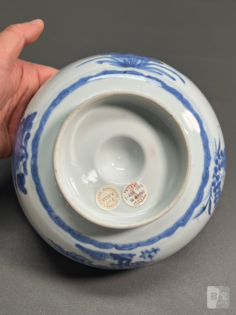 清康熙   青花浮雕回纹外折枝四季花卉内“麻姑献寿”图馒头心碗（一对） - 图12